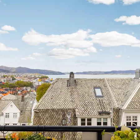 Panoramic Views From Historic Sandviken شقة برغن
